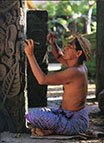 Balines entalhando em Pedra